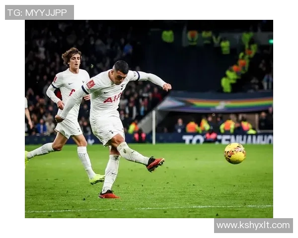 足总杯激战回顾曼联逆转热刺背后的战术解析与精彩瞬间